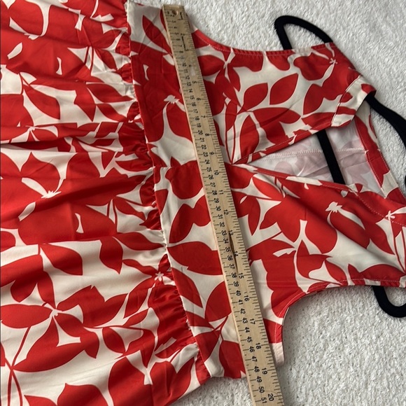 SHEIN Red and White Sleeveless V-Neck Sundress - Picture 5 of 6